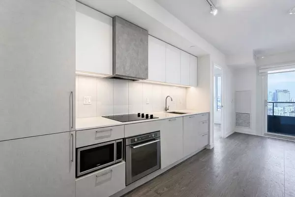 Toronto C01, ON M6K 3S4,19 Western Battery RD #3219