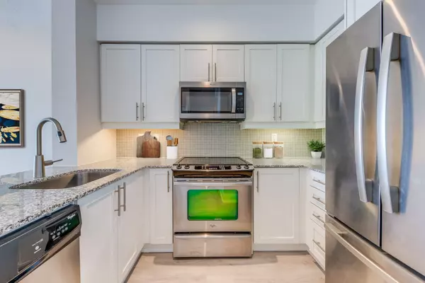 Toronto C01, ON M6K 3R8,125 Western Battery RD #2508