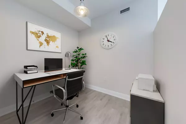 Toronto C01, ON M6K 3R8,125 Western Battery RD #2508