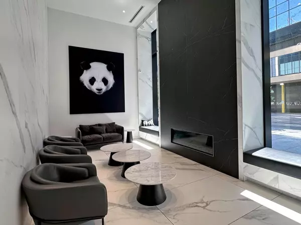 Toronto C01, ON M5G 0C5,20 Edward ST #2007