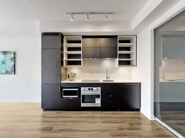 Toronto C01, ON M5G 0C5,20 Edward ST #2007