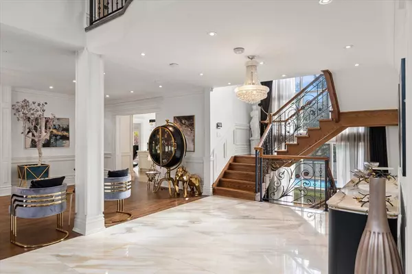 Toronto C12, ON M3C 2M1,5 Royal Oak DR