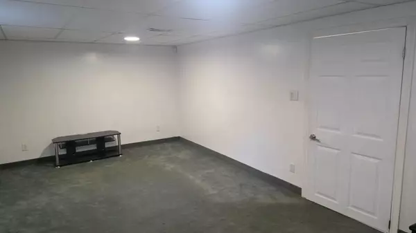 Toronto E09, ON M1G 3J9,57 Copping RD #Bsmnt