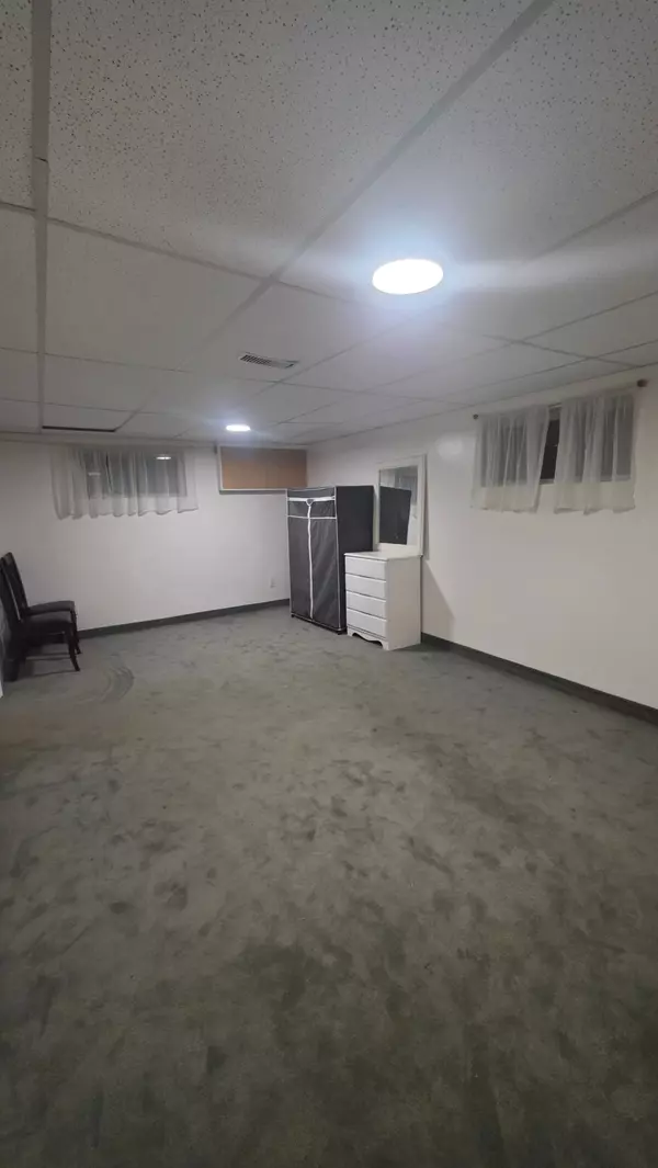 Toronto E09, ON M1G 3J9,57 Copping RD #Bsmnt