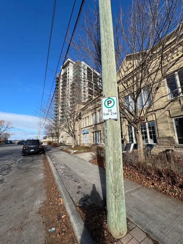 Pickering, ON L1W 0A2,1250 St. Martins DR E #8