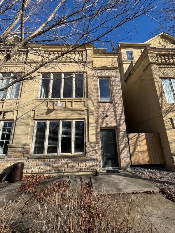 Pickering, ON L1W 0A2,1250 St. Martins DR E #8