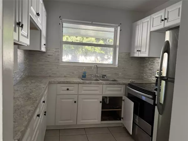 Lauderdale Lakes, FL 33313,3033 NW 43th Ave #104