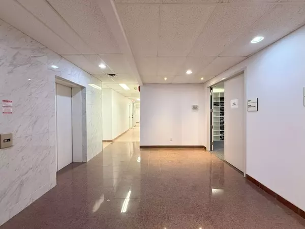 Richmond Hill, ON L4B 3M4,9040 Leslie ST #301