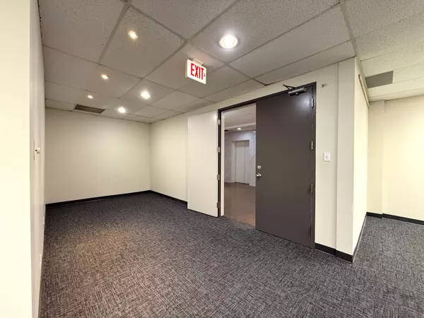 Richmond Hill, ON L4B 3M4,9040 Leslie ST #301