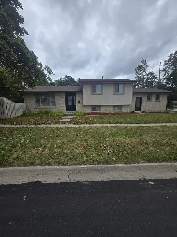 3 Sylvia ST, Barrie, ON L4M 5J3