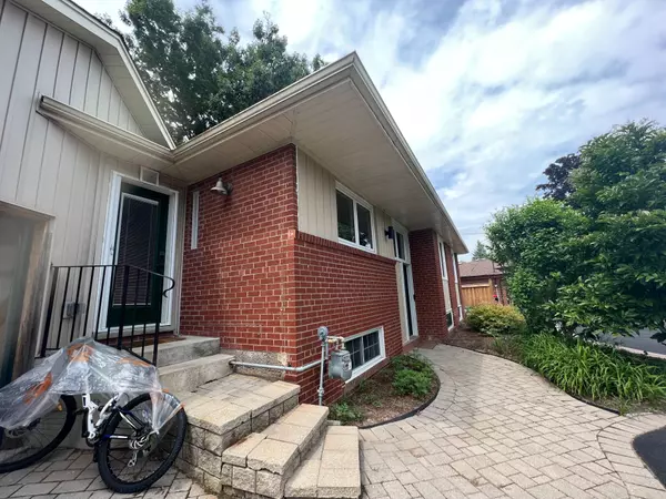 Oakville, ON L6L 2X2,1339 Pinegrove RD #2