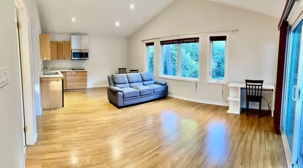 Oakville, ON L6L 2X2,1339 Pinegrove RD #2