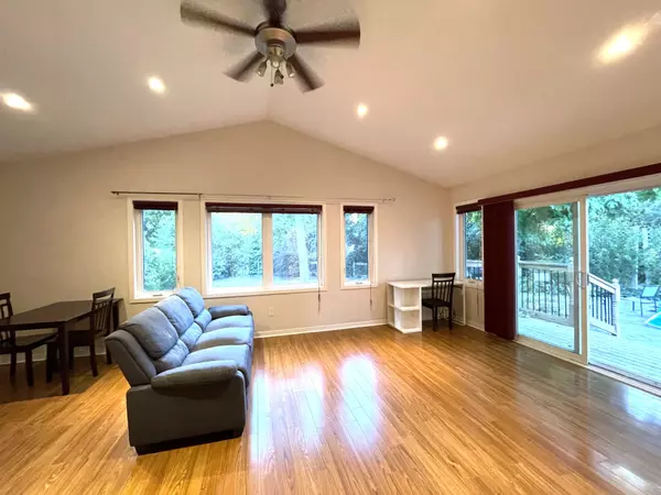 Oakville, ON L6L 2X2,1339 Pinegrove RD #2