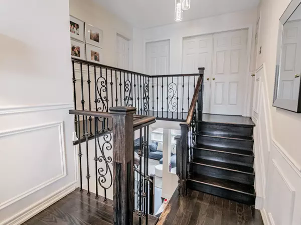 Brampton, ON L7A 2A8,11 Four Seasons CIR