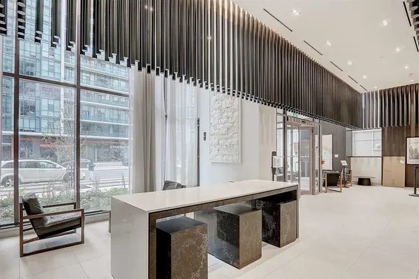 Mississauga, ON L5B 0L4,4065 Confederation Pkwy #PH06