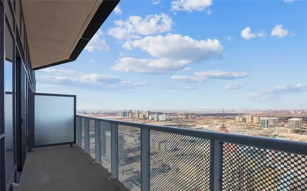 Mississauga, ON L5B 0L4,4065 Confederation Pkwy #PH06