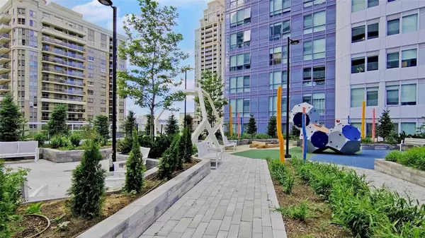 Mississauga, ON L5B 0L4,4065 Confederation Pkwy #PH06