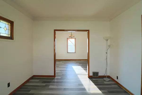 Niagara Falls, ON L2E 4V5,5283 Heywood AVE