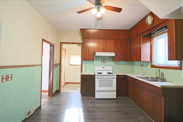 Niagara Falls, ON L2E 4V5,5283 Heywood AVE