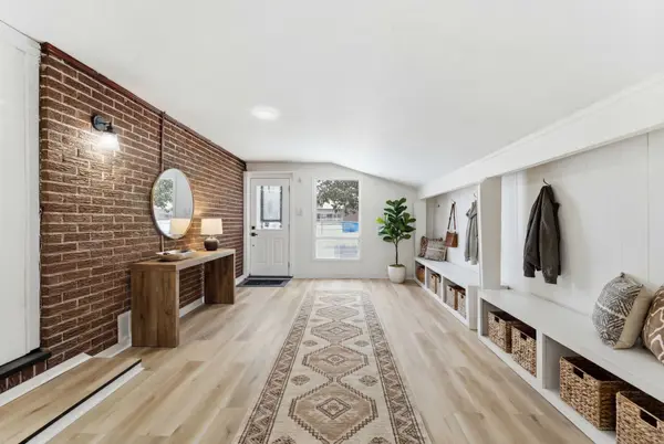 Belleville, ON K8N 4J5,94 Rollins DR