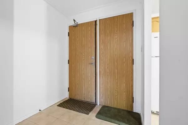 Hamilton, ON L8N 2T3,21 East AVE #601