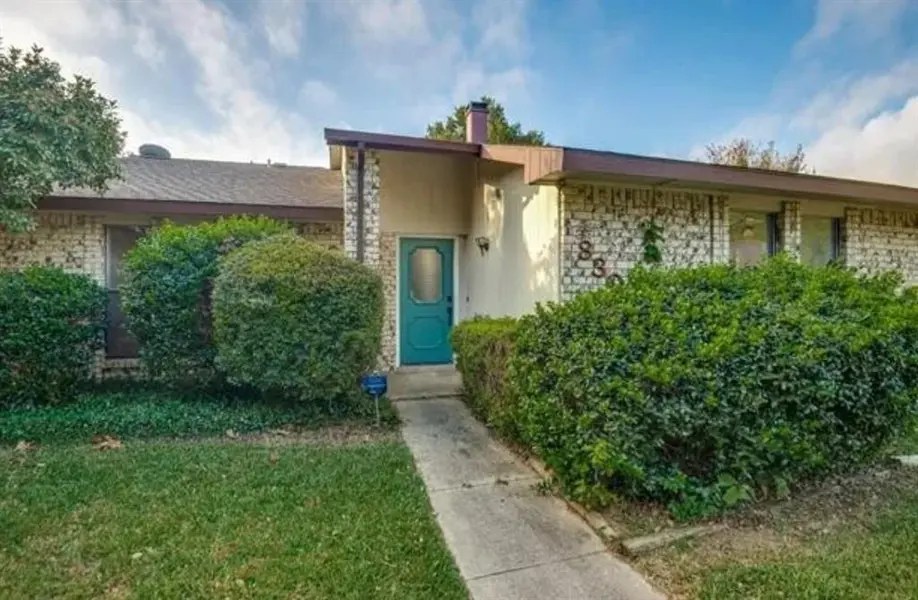 830 Meadowlark Drive, Lewisville, TX 75067