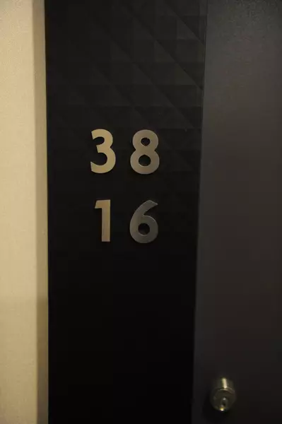 8 Wellesley ST W #3816, Toronto C01, ON M4Y 0J5