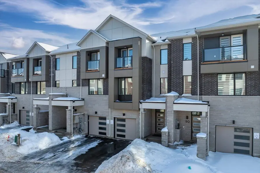 92 Pearen LN, Barrie, ON L9J 1A5