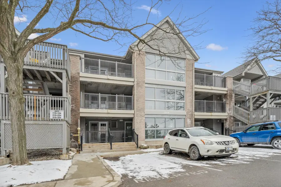 2040 CLEAVER AVE #219, Burlington, ON L7M 4C4