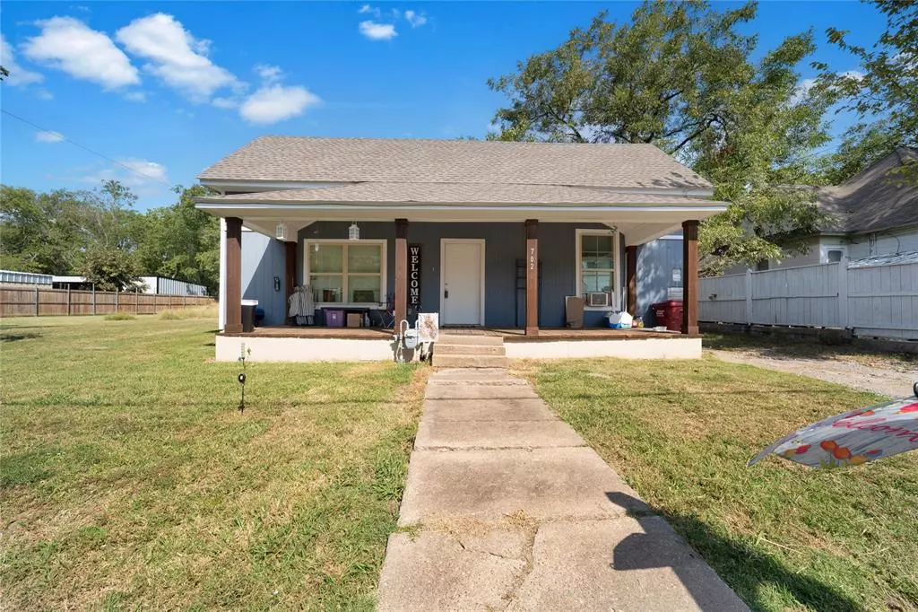 Bonham, TX 75418,702 W 7th Street