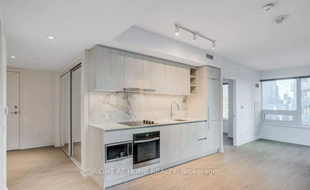 Toronto C01, ON M4Y 0J5,8 Wellesley ST W #3816