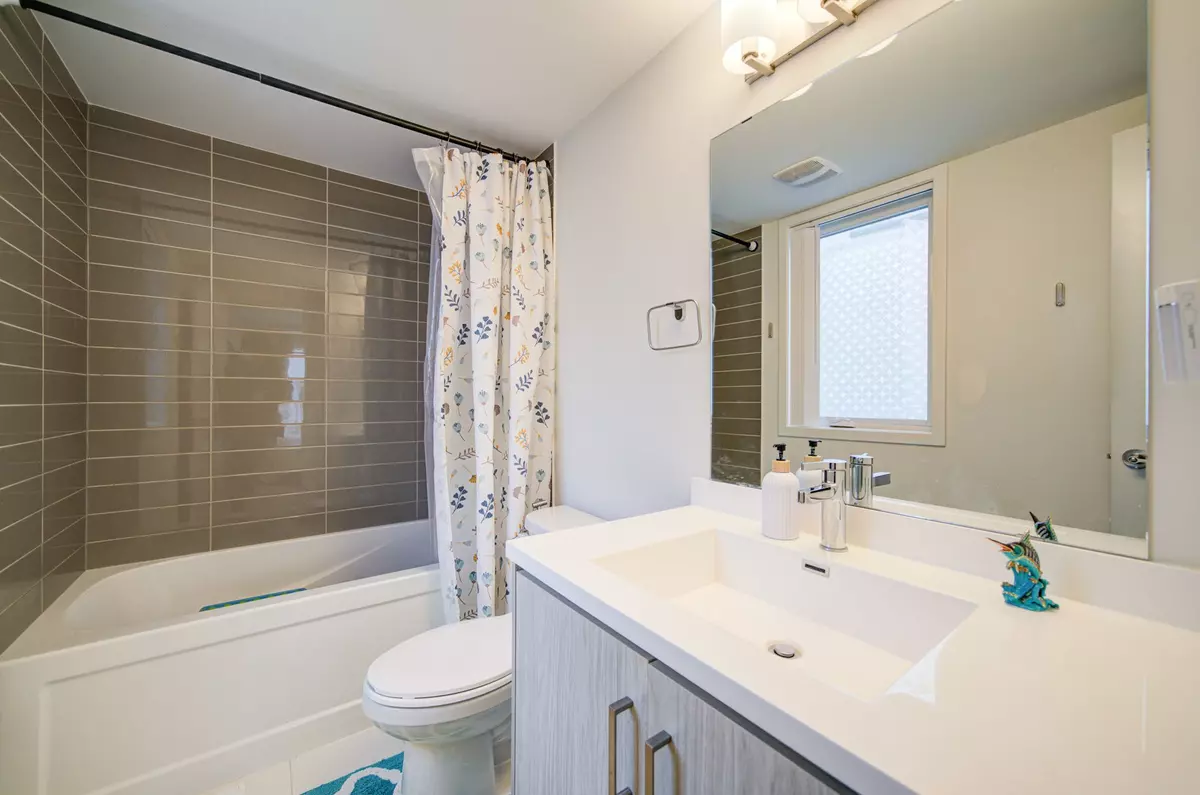 Vaughan, ON L4K 0N7,131 Honeycrisp CRES #TH210