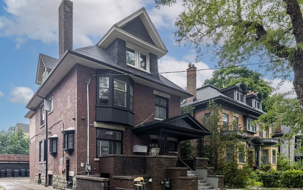 Toronto W01, ON M6K 1K8,11 Laxton AVE #B3