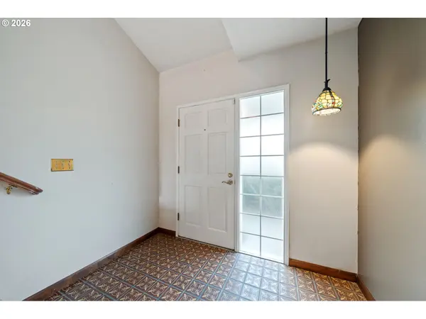 Gladstone, OR 97027,16615 CHURCHILL DR