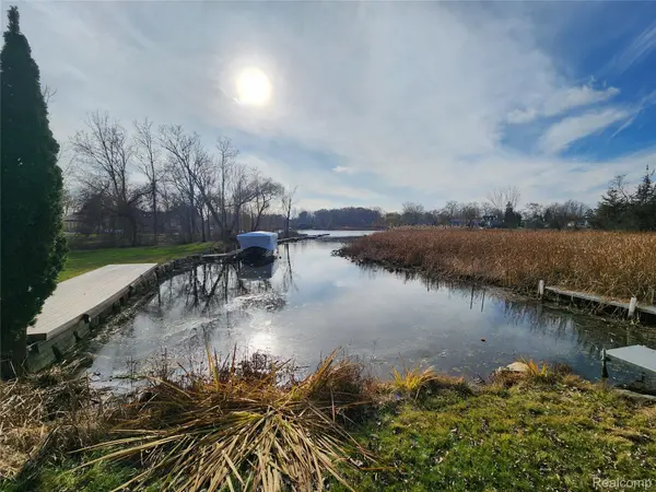 Waterford, MI 48327,4773 Chipman DR