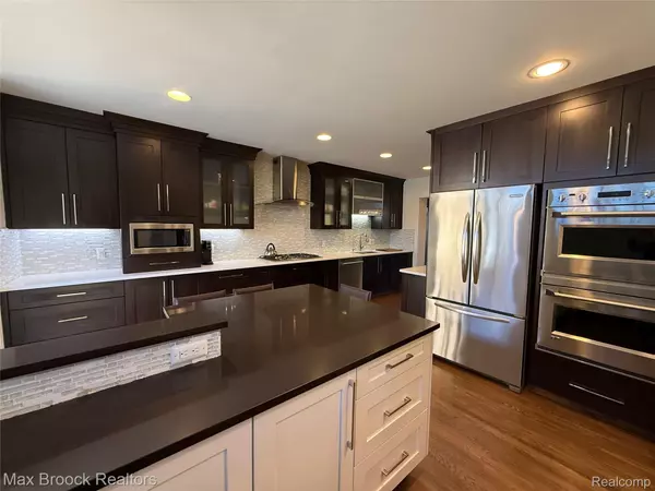 Franklin, MI 48025,32696 Ravine DR