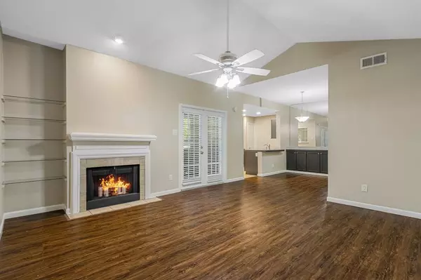 Dallas, TX 75231,8601 Park Lane #221