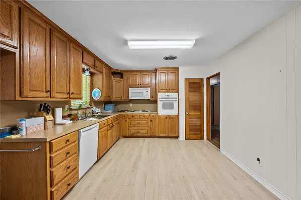 117 S Bermuda Street, Lacy Lakeview, TX 76705