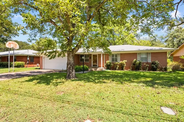 Lacy Lakeview, TX 76705,117 S Bermuda Street