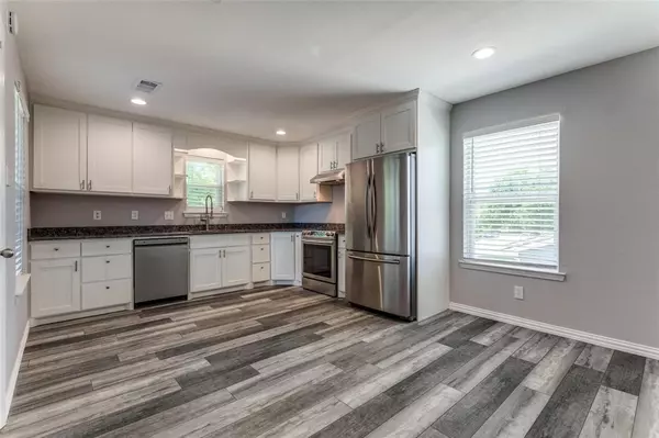 606 Ridgeline Drive, Hurst, TX 76053