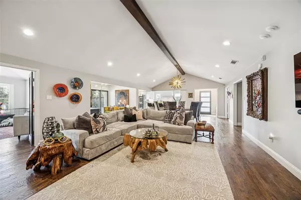 Dallas, TX 75214,6547 Mercedes Avenue