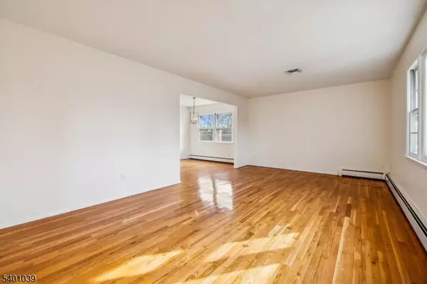 Springfield Twp., NJ 07081,13 Evergreen Ave