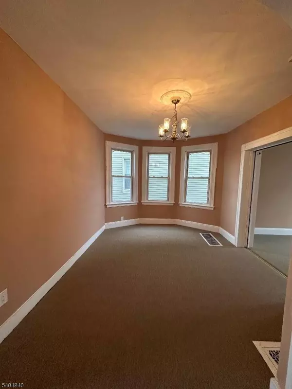 Elizabeth City, NJ 07201,956 Lafayette St