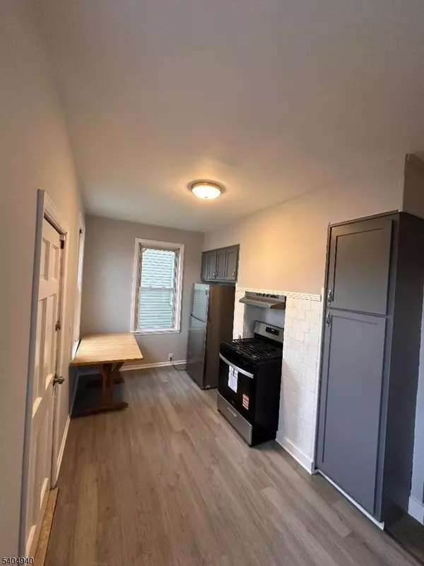 Elizabeth City, NJ 07201,956 Lafayette St