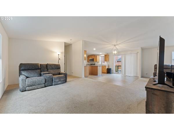 820 FENWICK ST, Coos Bay, OR 97420