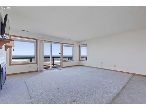 Lincoln City, OR 97367,2335 NW INLET AVE #7