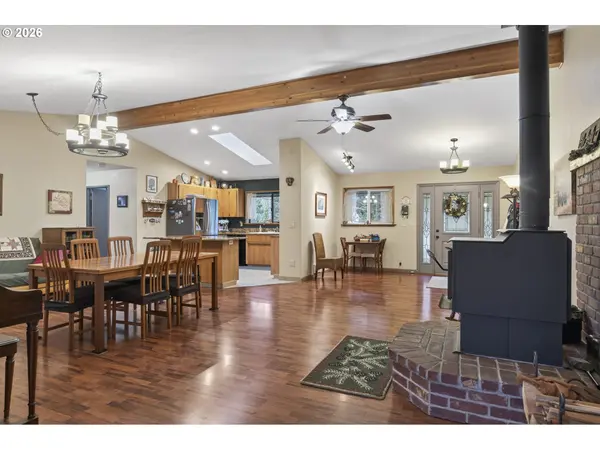 215 KENNADAY LN, Idleyld Park, OR 97447