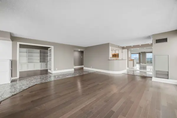 Toronto C01, ON M5J 2H2,99 Harbour SQ #3108