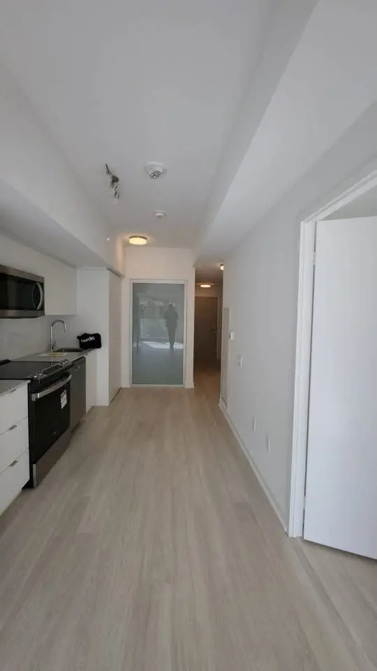 Toronto C06, ON M3H 0E5,500 Wilson AVE #204