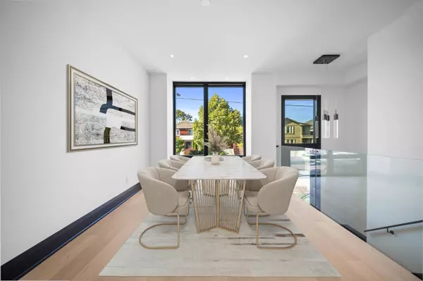 Toronto C04, ON M6B 1Z8,683 Glencairn AVE